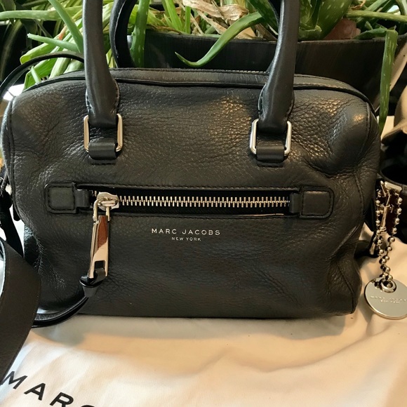 Marc Jacobs Handbags - Marc Jacobs recruit Baulletto crossbody grey tote